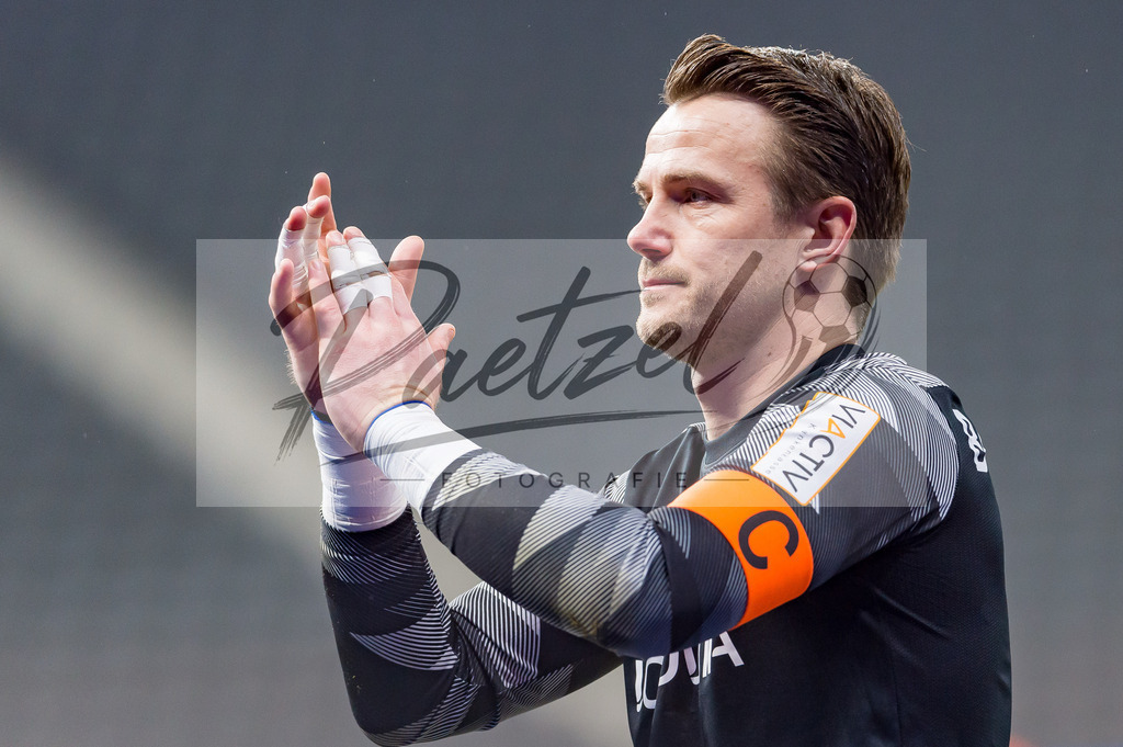 HERBOC20220204_313 | Fussball, Herren: Torwart Manuel Riemann (VfL Bochum) gestikuliert, Gestik bei dem Spiel der 1. Bundesliga zwischen Hertha BSC und VfL Bochum im Olypiastadion am 04.02.2022 in Berlin, Deutschland.DFB / DFL REGULATIONS PROHIBIT ANY USE OF PHOTOGRAPHS AS IMAGE SEQUENCES AND/OR QUASI-VIDEO. - Realisiert mit Pictrs.com