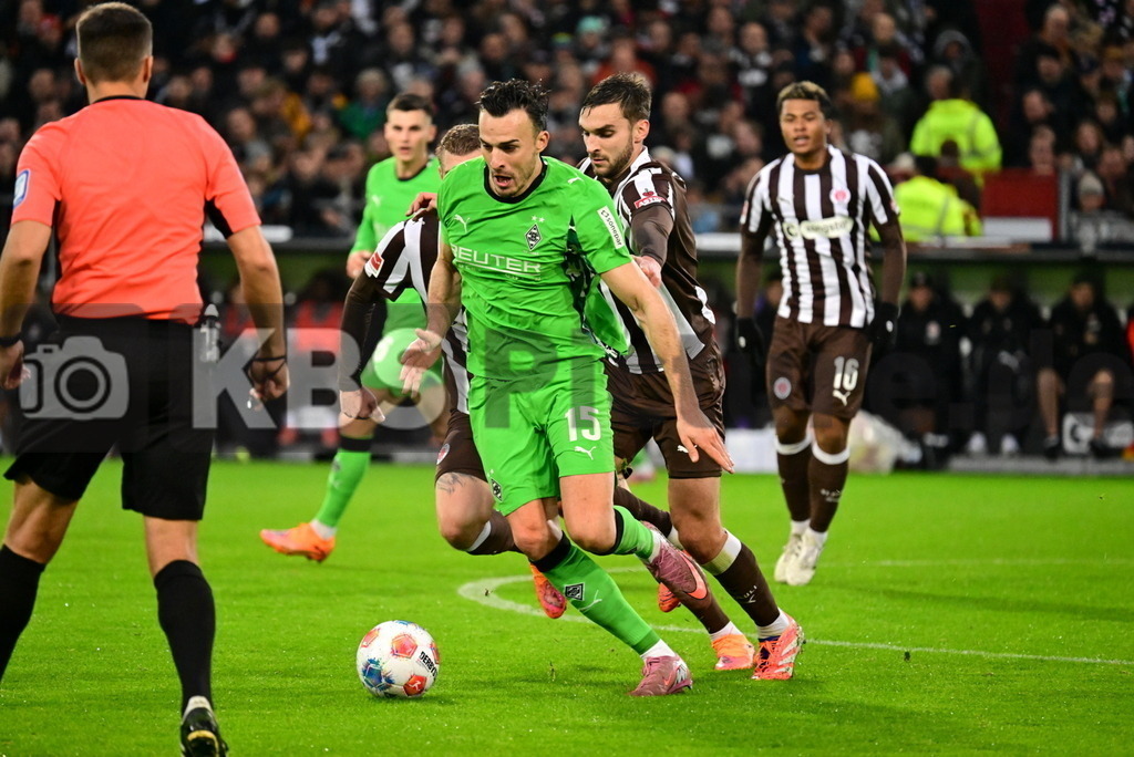 KBS Picture_FCStPauli-Gladbach_027 | v.v. Tabakovic Haris (Bor.Moenchengladbach) , Sands James (St.Pauli) , Smith Eric (St.Pauli) ,Sportplatz :  Millerntor Stadion, - Realisiert mit Pictrs.com