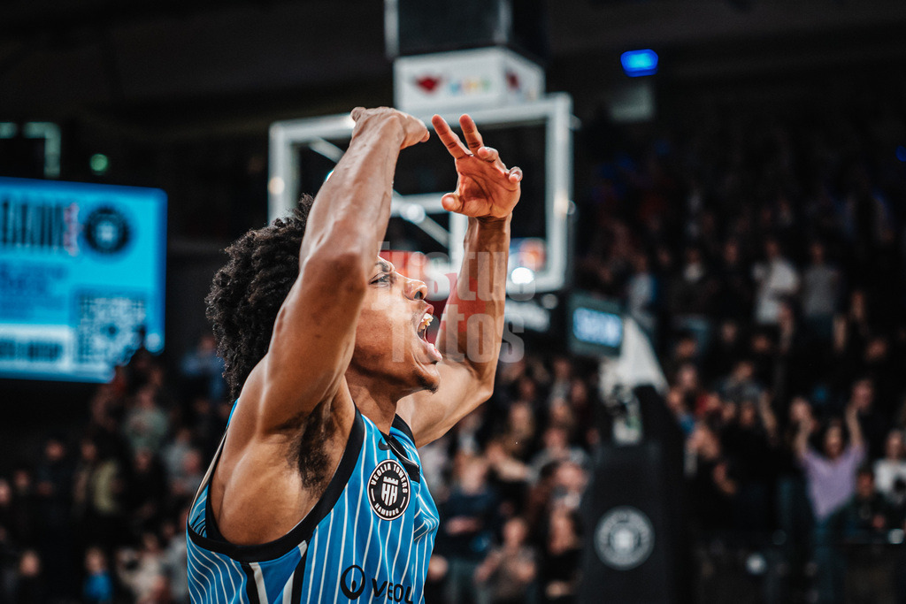 Basketball | Männer | Saison 2025/2026 | easyCredit Basketball Bundesliga | Veolia Towers Hamburg vs. Ratiopharm Ulm | 18.01.2026 | Ross Williams (#34, Hamburg Towers) jubelt nach dem Sieg