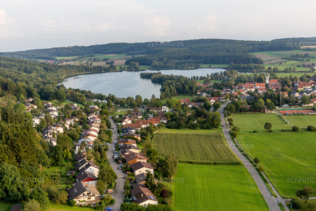 Luftbild: Uferbereichen des Ruschweiler und Volzer See in Ruschweiler im Ortsteil Ruschweiler in Illmensee im Bundesland Baden-Württemberg in Deutschland. Foto: IMG_102938.jpg vom 26.08.2017 durch Werner Riehm/FLY-FOTO.de