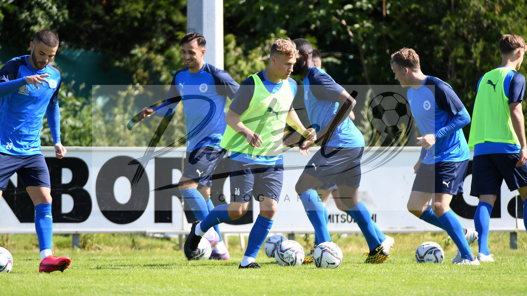TRASFL20200713_0035 | Fussball, Herren: Jakob Duhme (SF Lotte) in Aktion, am Ball, Einzelaktion bei der Trainingseinheit von SF Lotte im Sportpark am Lotter Kreuz am 13.07.2020 in Lotte, Deutschland. - Realisiert mit Pictrs.com