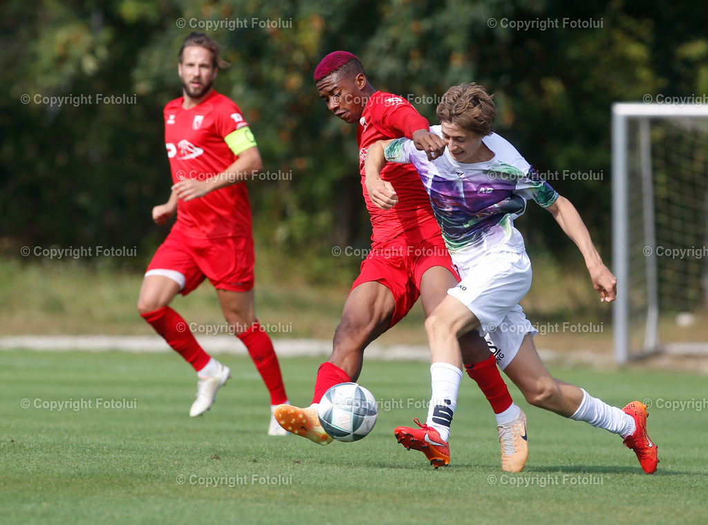 A_LUI_170824_03 | SPORT FUSSBALL LL-OST ASKOE OEDT 1B-ADMIRA LINZ 17.08.2024  IM BILD:  JONATHAN ALUKWU (OEDT) UND THOMAS KANDLER (ADMIRA LINZ) FOTO:  FOTOLUI