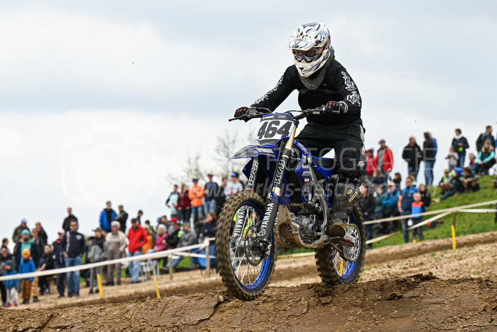Motocross Schlatt bei Winterthur - 30. April 2023 | #464 Meier Adrian aus Rueti (CH) auf Yamaha in der Kategorie Senioren am Motocross Schlatt bei Winterthur, 30. April 2023. 
Instagram: @mx_schlatt | @mc_wila | @sam_schweiz
Bild: Sportfotografie Markus Aeschimann | www.markus-aeschimann.ch - Realisiert mit Pictrs.com