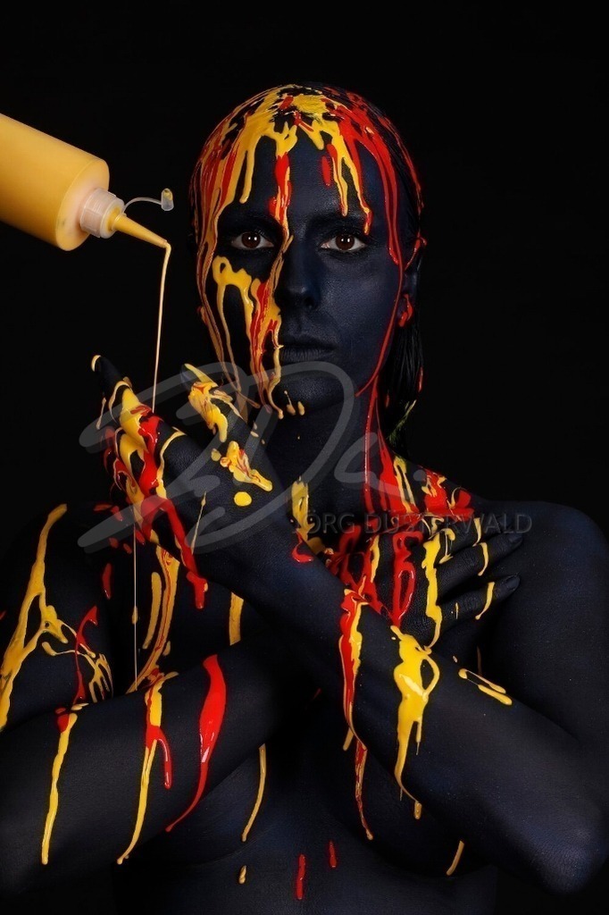 BodyArt-DARKBLUESPLASH_6540a | MakingOf | Modell: Sonia | Foto: Tschiponnique Skupin - Realisiert mit Pictrs.com