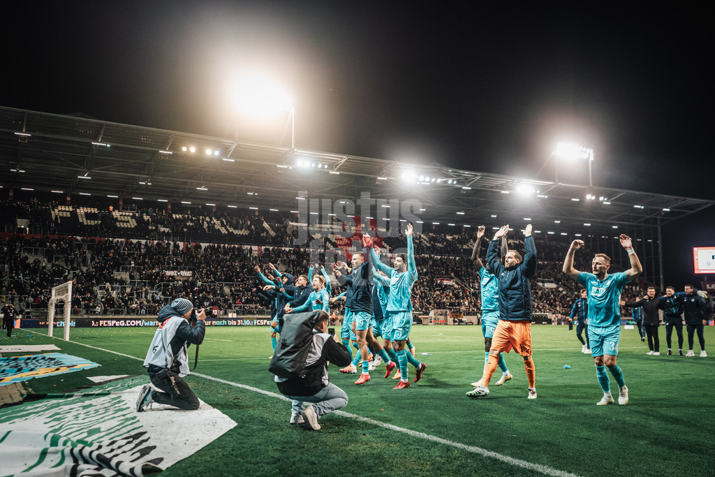 Fußball | Männer | Saison 2025/2026  | Fußball-Bundesliga | 07. Spieltag | FC St. Pauli vs. TSG Hoffenheim | 19.10.2025 | TSG Hoffenheim mit einer Laola nach dem Sieg