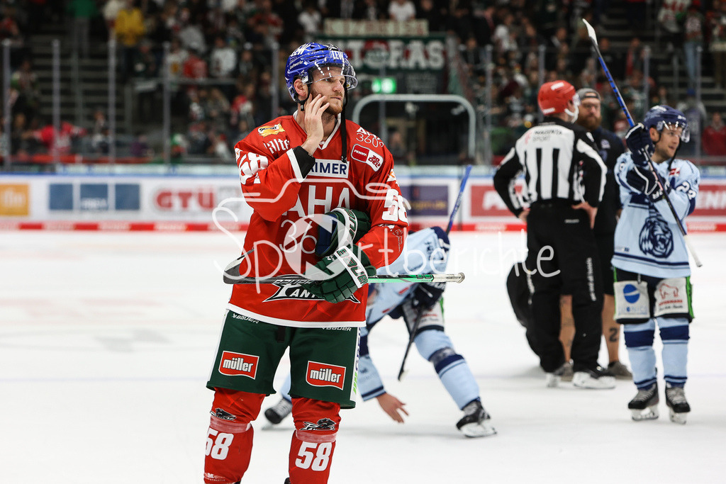 Augsburger Panther - Straubing Tigers | Maximilian RENNER (AEV #58) enttaeuscht nach der Partie