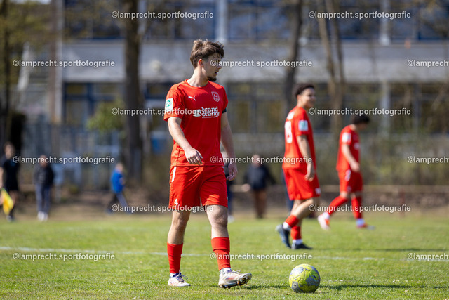 Fußball I Junioren I Saison 2025-2026 I DFB-Nachwuchsliga I 8. Spieltag I JFV Lübeck - 1. FC Magdeburg 94 | Taylan Batur (4, JFV Lübeck) - Realisiert mit Pictrs.com