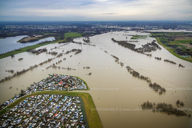 Wesel231203886 | Luftbild vom Weihnachtshochwasser 2023 am Rhein, der Rhein tritt nach starken Regenfällen über die Ufer,  Flürener Feld, Wesel, Ruhrgebiet, Niederrhein, Nordrhein-Westfalen, Deutschland