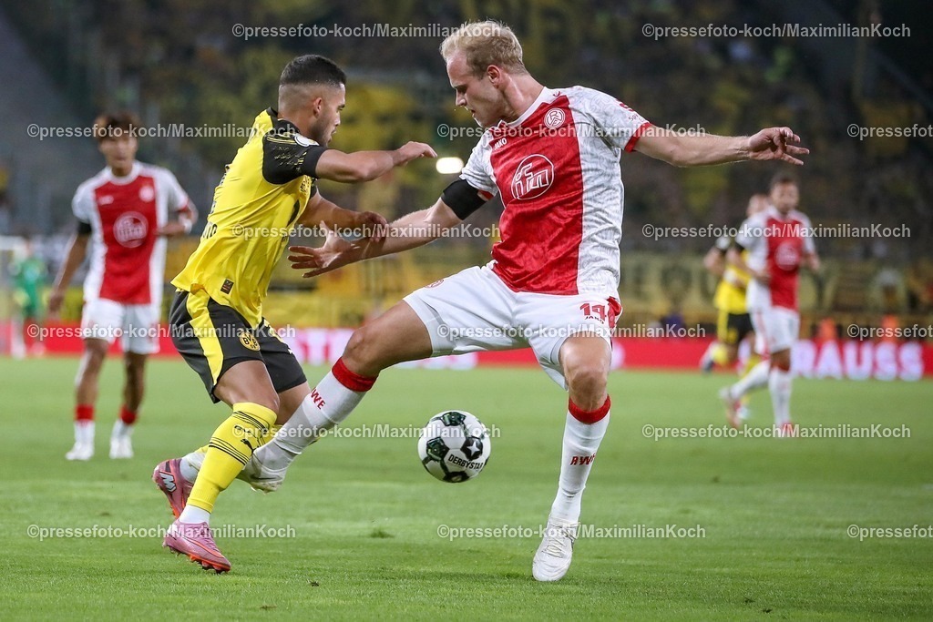 DFB18082501079 | 2025.08.18, Fußball, 1.Runde DFB-Pokal, Rot-Weiss Essen - Borussia Dortmund, Stadion Hafenstraße, Saison 2025 2026: Yan Couto&nbsp;(BVB #02) im Zweikampf gegen  Lucas Brumme&nbsp;(Rot-Weiss Essen #14)  DFB regulations prohibit any use of photographs as image sequences and or quasi-video.