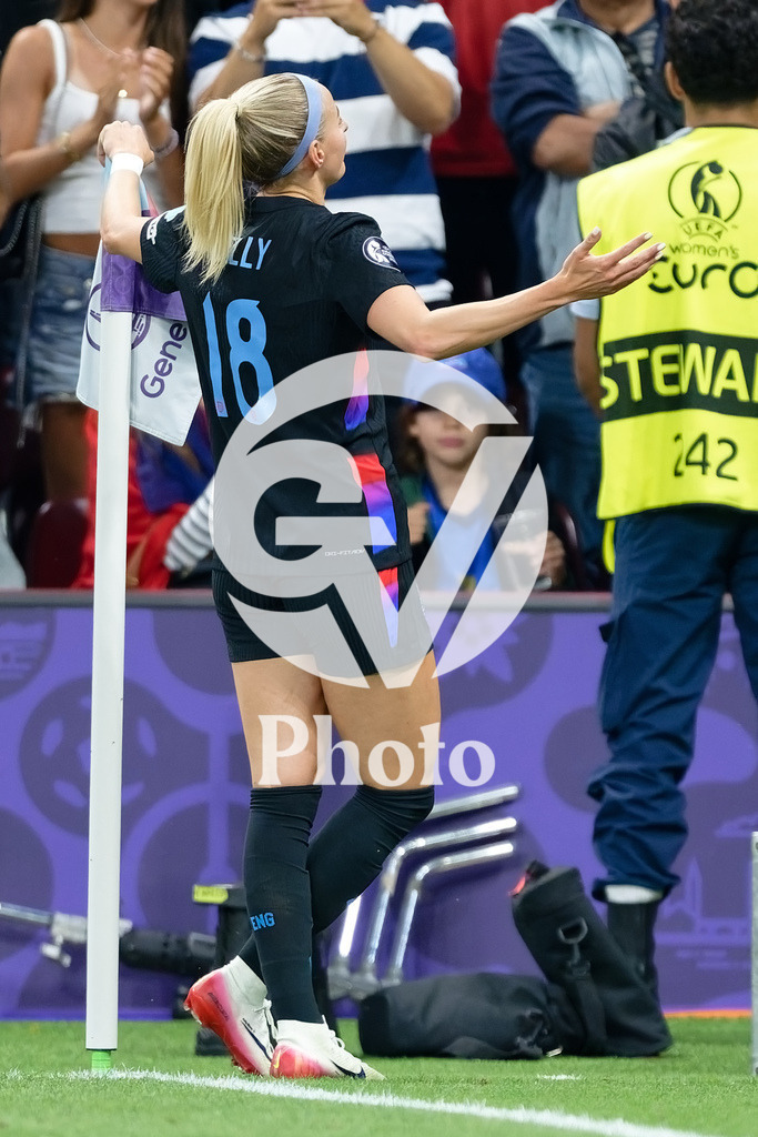 England v Italy - UEFA Women's EURO 2025 Semi-Final | GENEVA, SWITZERLAND - JULY 22:  Chloe Kelly of England celebrates after scoring her team's second goal  during the UEFA Women's EURO 2025 Semi-Final match between England and Italy at Stade de Geneve on July 22, 2025 in Geneva, Switzerland. (Photo by Giuseppe Velletri/Sports Press Photo/Getty Images)