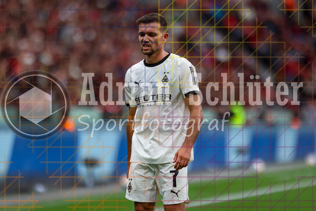 Bayer 04 Leverkusen vs Borussia Mönchengladbach - Bundesliga  | Leverkusen, Deutschland, 21.09.25:   Kevin Stöger (Borussia Mönchengladbach) gestikuliert, Gestik waehrend des Spiels der Bundesliga zwischen  Bayer 04 Leverkusen vs Borussia Mönchengladbach in der BayArena(Foto von Brauer-Fotoagentur / Adrian Schlueter)