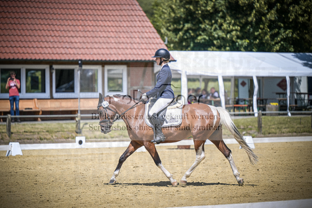 DOS_5336 | Entdecke hochwertige Reitturnierfotos von Foto Oger. Professionell, emotional und authentisch – jetzt Lieblingsmomente im Shop bestellen.Deutschlandweite Turnierfotografie. - Realisiert mit Pictrs.com