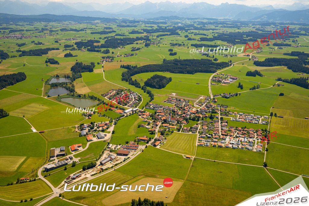 Das Luftbild zeigt :  Wald - Die Luftaufnahme wurde 2024 vom UL-Flugzeug aus erstellt ( keine Drohne ) - Hochauflösende Luftaufnahme - Für grossformatige Ausdrucke geeignet. Die Geschenkidee !Mit Lizenz und Bildrechte bestellbar