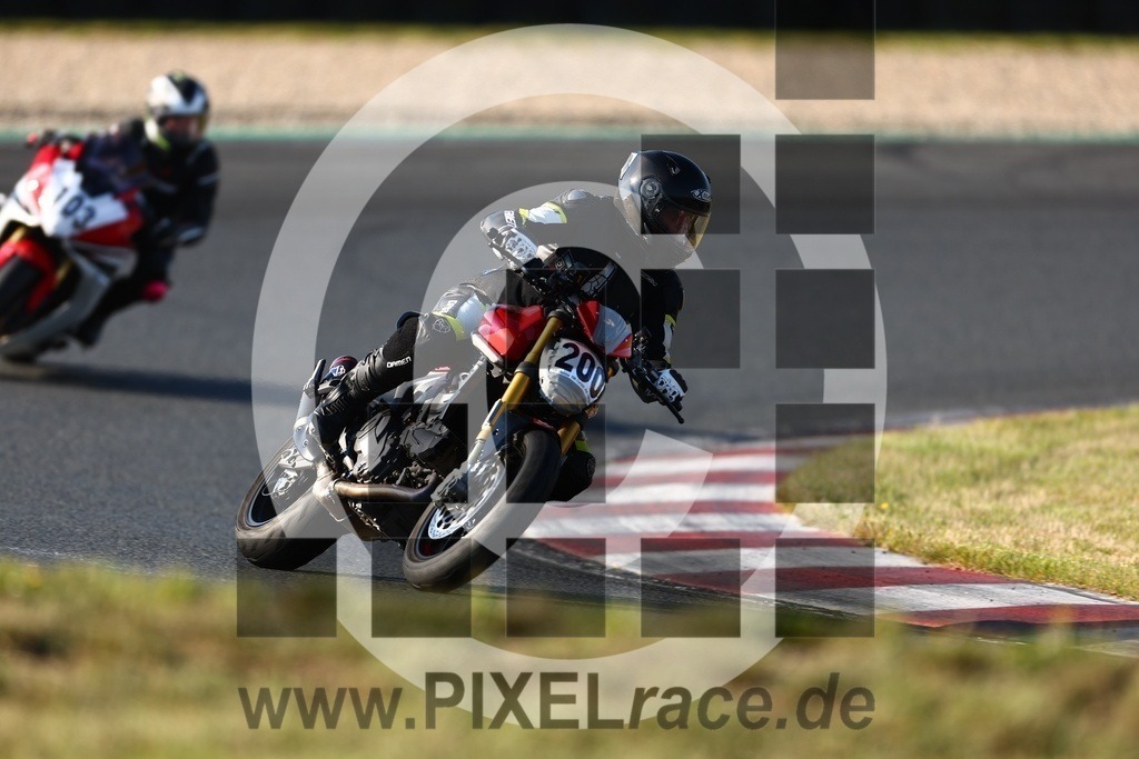 0200-20240813_05090 | Schöne Erinnerungen an spannende Momente - das festzuhalten ist unser Job. PIXELrace.de ist seit 2003 auf den Rennstrecken Europas unterwegs um die Action draußen beim Fahren und die wunderbare Stimmung imm Fahrerlager für euch einzufangen.