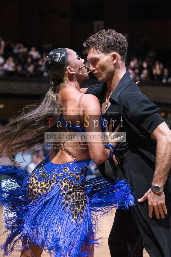 20250819_WDSF-SGP-Latin_1582 | Tanzsportbilder, Standardtanz, Lateintanz, WDSF, DTV, LTVB, dancecomp, goc, hessen tanzt, blaues band der spree, walzer, tango, wiener walzer, slowfox, quickstepp, samba, rumba, cha-cha-cha, paso doble. jive, hd-kroft photography, turniertanzsport