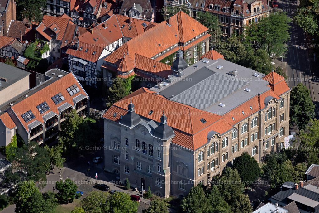 4035217 | BRAUNSCHWEIG 31.07.2020 Museum- und Ausstellungs- Gebäude- Ensemble "Städtisches Museum Braunschweig" an der Straße Steintorwall in Braunschweig im Bundesland Niedersachsen, Deutschland. Weiterführende Informationen bei: Städtisches Museum Braunschweig. // Museum building ensemble "Staedtisches Museum Braunschweig" in Brunswick in the state Lower Saxony, Germany. Further information at: Staedtisches Museum Braunschweig. Foto: Gerhard Launer