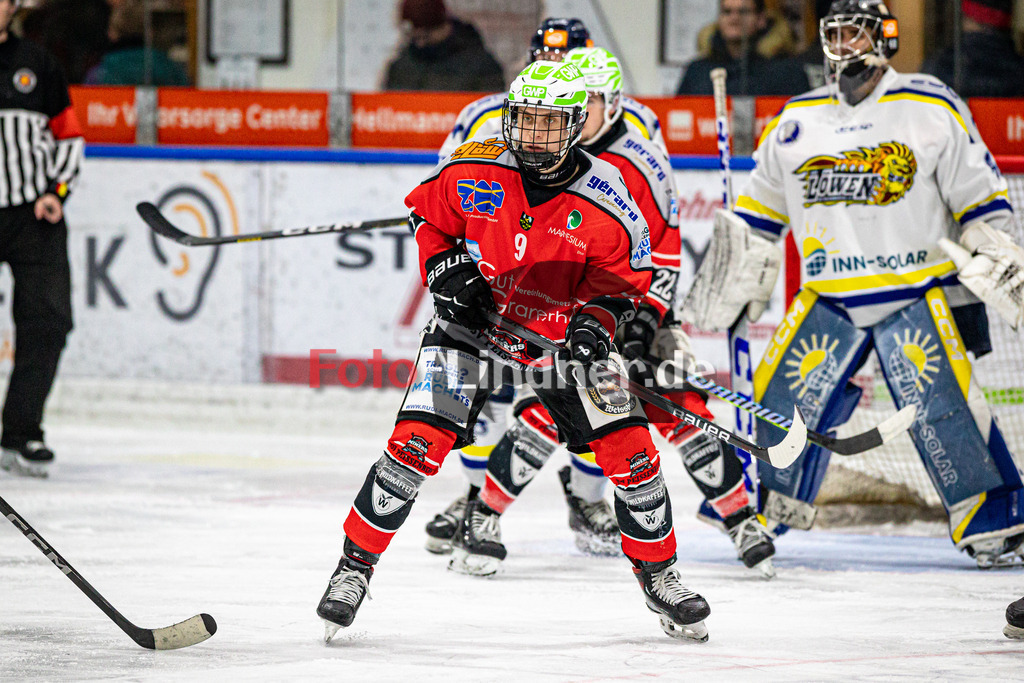 TSV Peißenberg MINERS gegen EHC Waldkraiburg DIE LÖWEN | Eishockey Bayernliga Herren Vorrunde 2024/25, TSV Peißenberg MINERS gegen EHC Waldkraiburg DIE LÖWEN, 20250124,Anton ENGEL (MINERS 9) in Aktion,2025-01-24 in Peißenberg (Eisstadion Peißenberg)Anton ENGEL (MINERS 9)Copyright: WolfgangxLindner foto-lindner.de