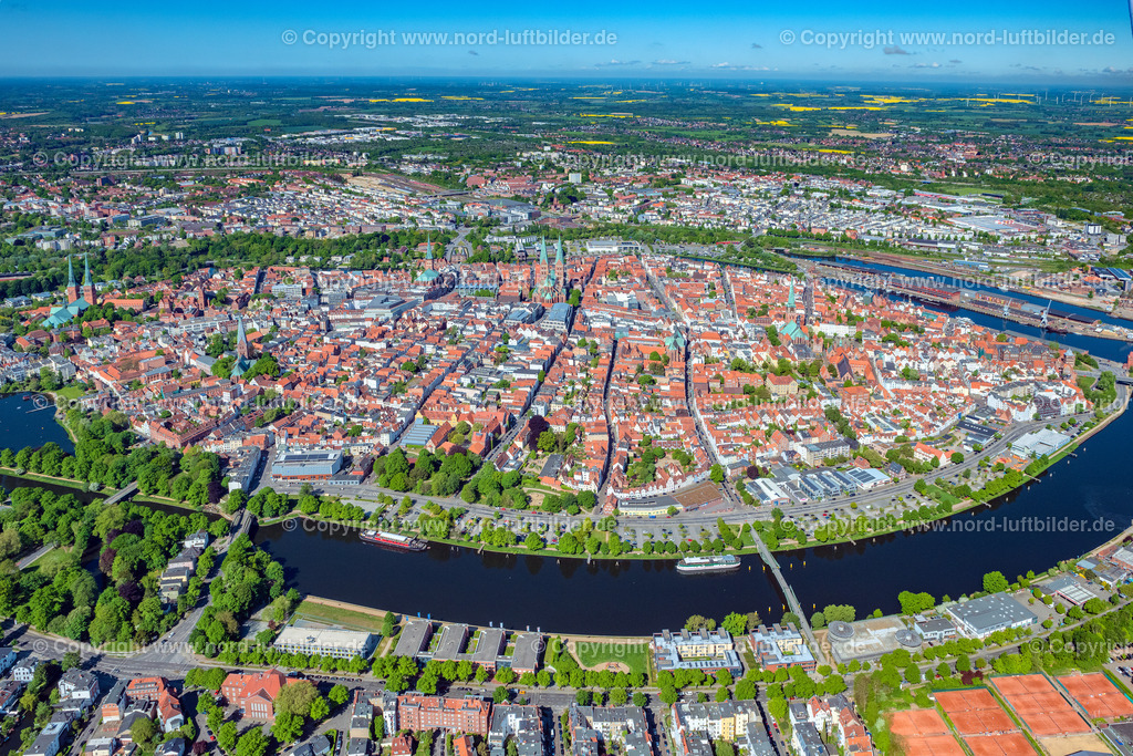 Lübeck_ELS_3630150522 | LüBECK 15.05.2022 Altstadtbereich und Innenstadtzentrum in Lübeck im Bundesland Schleswig-Holstein, Deutschland. // Old Town area and city center in Luebeck in the state Schleswig-Holstein, Germany. Foto: Martin Elsen