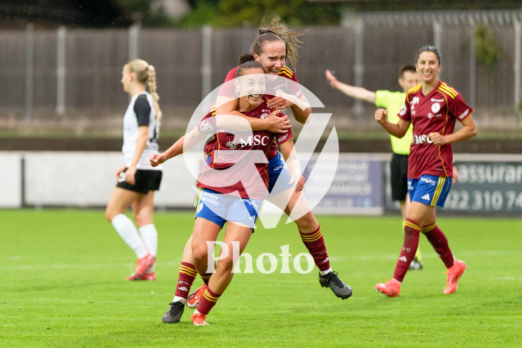 DZ8_6893_c | Switzerland: AXA Womens Super League 2025/26, Servette FC Chenois Feminin vs FC Aarau Frauen - Stade des Trois-Chene, Chene-Bourge: Paula Serrano Castano (19 Servette FC Chenois Feminin) celebrates after scoring her team's first goal 