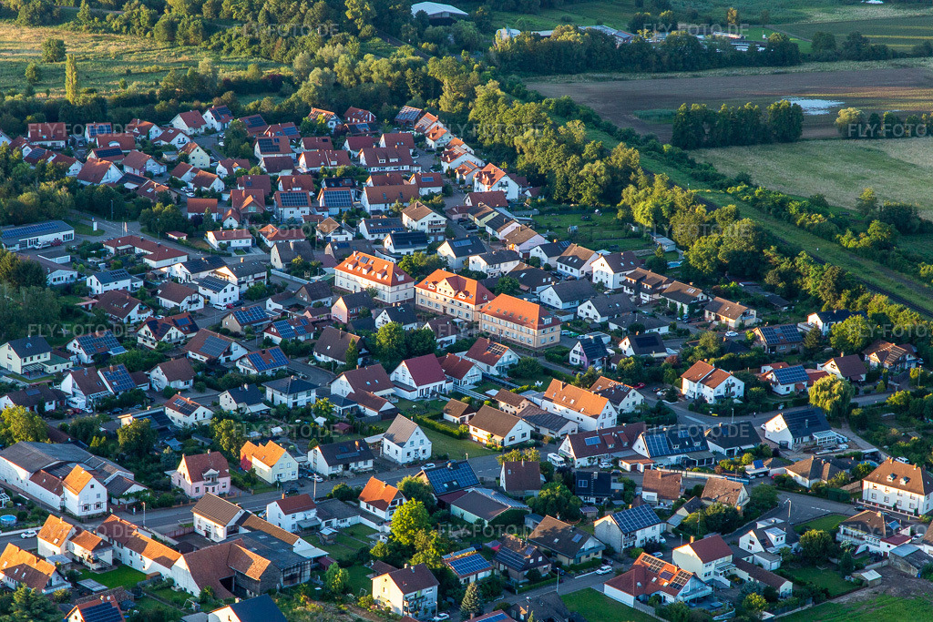 Luftbild: Steinweilerer Straße in Winden im Bundesland Rheinland-Pfalz in Deutschland.Foto: IMG_142412.jpg vom 08.07.2024 durch Werner Riehm/FLY-FOTO.deAuflösung des Originals: 5472 x 3648 px