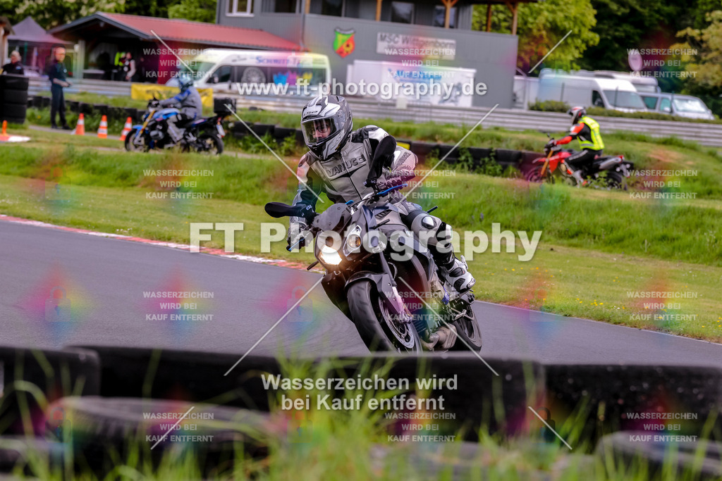 MotoTeamVBK-20591 | Hier findet Ihr Bilder von Touristenfahrten auf der Nürburgring Nordschleife oder von anderen Veranstaltungen die ich besucht habe. Viel Spass beim Durch Schauen 