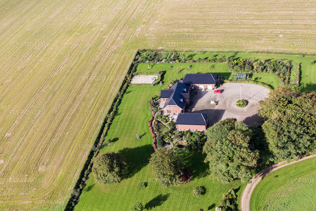 Vue aérienne: Vue de la ville à Varde dans le département Syddanmark, Danemark. Photo: IMG_103488.jpg prise le 16/09/2017 par Werner Riehm/FLY-FOTO.euRésolution de l'original: 5472 x 3648 px