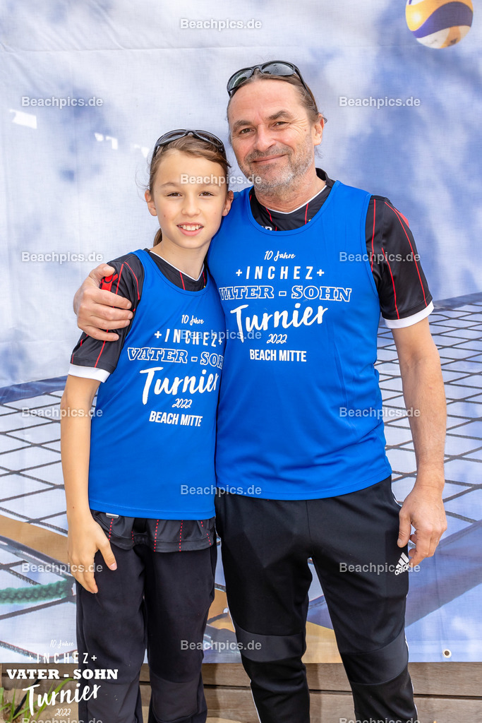 2022-00063111-Vater-Sohn-Turnier-Teamfotos-2 | 26.05.2022; Berlin Foto: Gerold Rebsch - www.beachpics.de