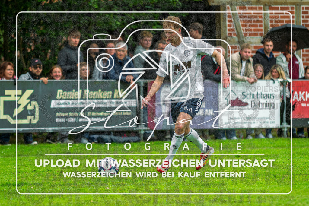 Final Kreispokal HK - Germania Walsrode vs. TSV Wietzendorf | Oskar Maxim Lenz (Germania Walsrode #21); Finale Kreispokal HK - Germania Walsrode vs. TSV Wietzendorf am 07.06.2026 in Sportplatz Alter Schulweg, Schülern - Realisiert mit Pictrs.com