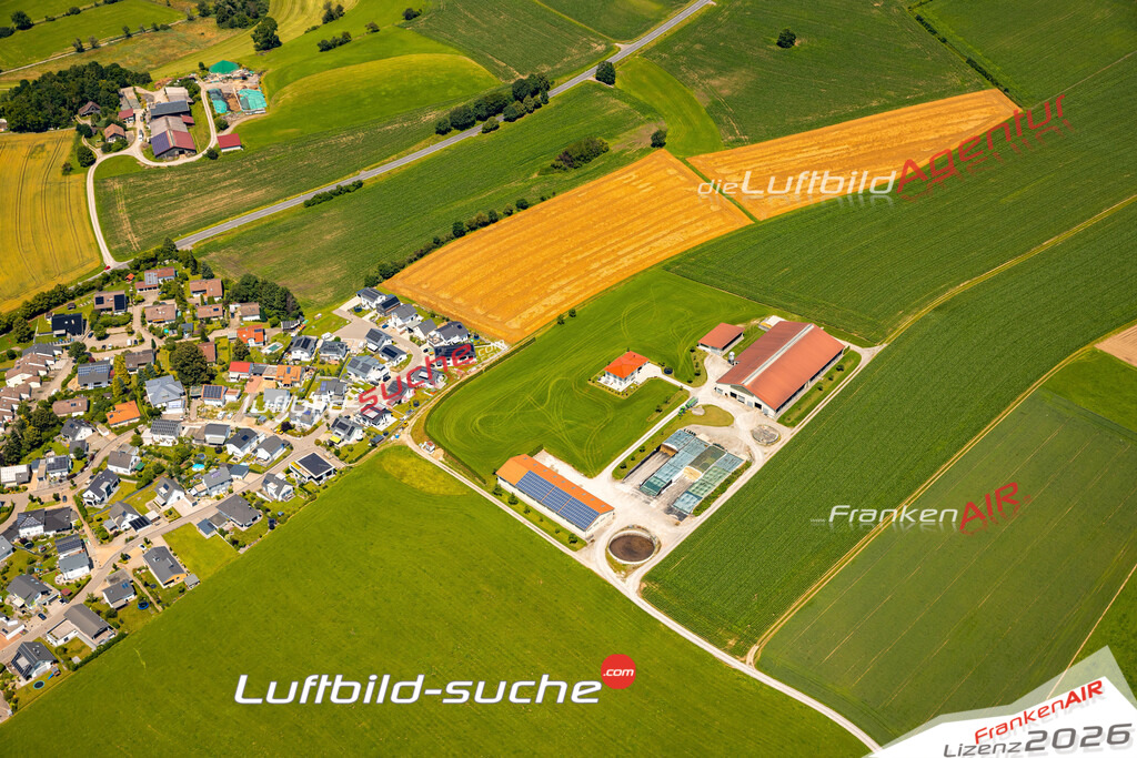 Das Luftbild zeigt :  Bergatreute - Die Luftaufnahme wurde 2024 vom UL-Flugzeug aus erstellt ( keine Drohne ) - Hochauflösende Luftaufnahme - Für grossformatige Ausdrucke geeignet. Die Geschenkidee !Mit Lizenz und Bildrechte bestellbar