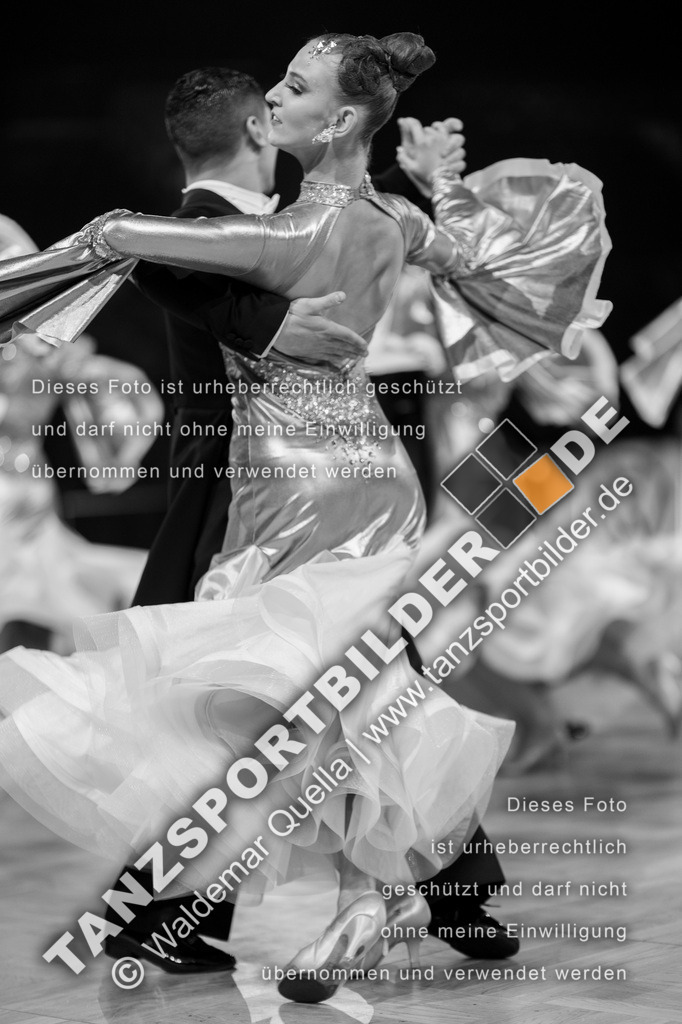 20251206-03290 | Hier finden Sie Tanz Bilder vom Latein und Standard Formationen tanzen. Sportbilder vom Tanzsport. Schöne Fotos und von Weltmeisterschaft, Europameisterschaft, Bundesliga, Regionalliga, Oberliga und Landesliga sowie von GOC Stuttgart, DanceComp, WM Bremen