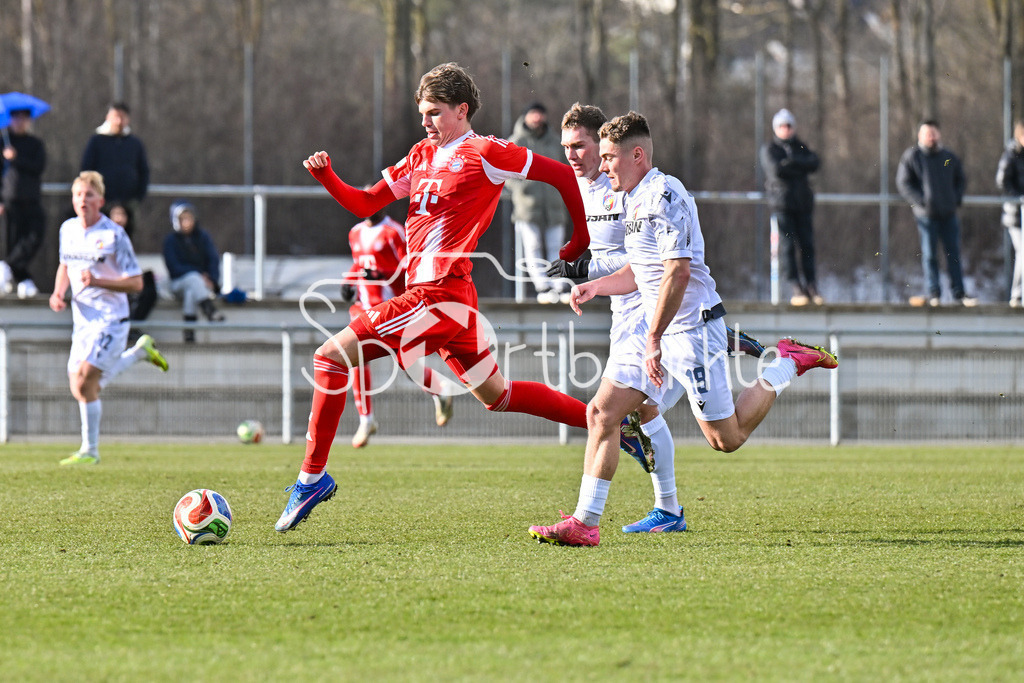 FC Bayern Amateure - FC Viktoria Pilsen U23 | MUNICH, GERMANY - 03. FEBRUARY: im Bild Guido DELLA ROVERE (FC Bayern München II 10) auf dem Weg zum 1-0 für die Bayern / Tor / Torschuetze / Freude / Happy während dem Testspiel zwischen den Amateuren des FC Bayern und dem FC Viktoria Pilsen B am FC Bayern Campus