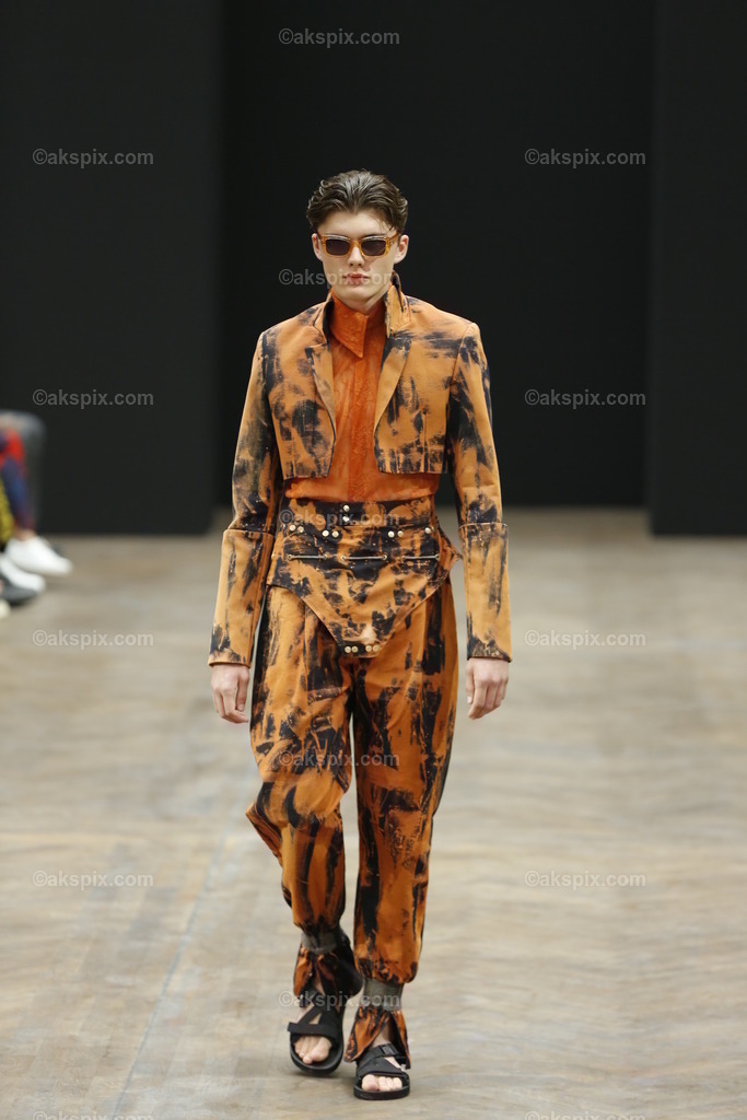 Kilian Kerner auf der  MBFW Spring/Summer 2023 | Mercedes-Benz Fashion Week (MBFW)  Frühling / Sommer 2023 im Hotel Telegraphenamt Berlin in Berlin-Mitte. Die Kollektionen von Kilian Kerner auf der MBFW Spring/Summer 2023. Das Bild zeigt Models mit der Kollektion von Kilian Kerner.