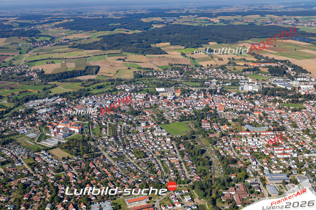 Das Luftbild der Stadt Aichach wurde 2021 vom Flugzeug heraus erstellt (keine Drohne) Aufnahmehöhe ca.450 Meter- hohe Bildauflösung und Druck-Qualität garantiert!
