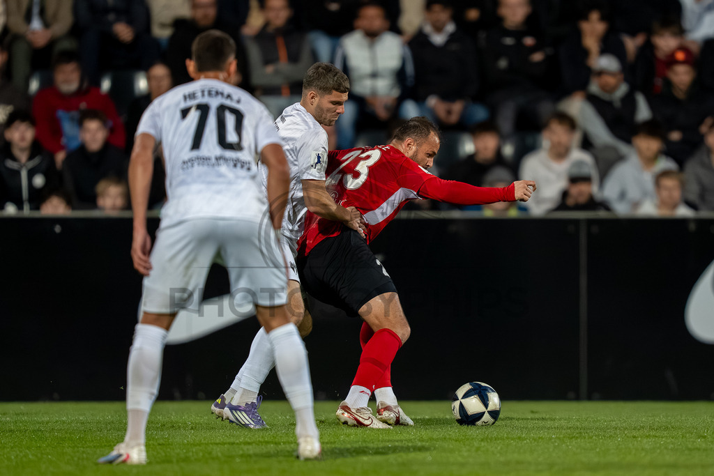 SG Sonnenhof Großaspach vs. SGV Freiberg, Fussball, Regionalliga Suedwest, 30. Spieltag, 22.04.2026 | Jacob Engel (SGV Freiberg, #03) im Zweikampf mit Fabian Eisele (SG Sonnenhof Großaspach, #23),SG Sonnenhof Großaspach vs. SGV Freiberg, Fussball, Regionalliga Suedwest, 30. Spieltag, 22.04.2026