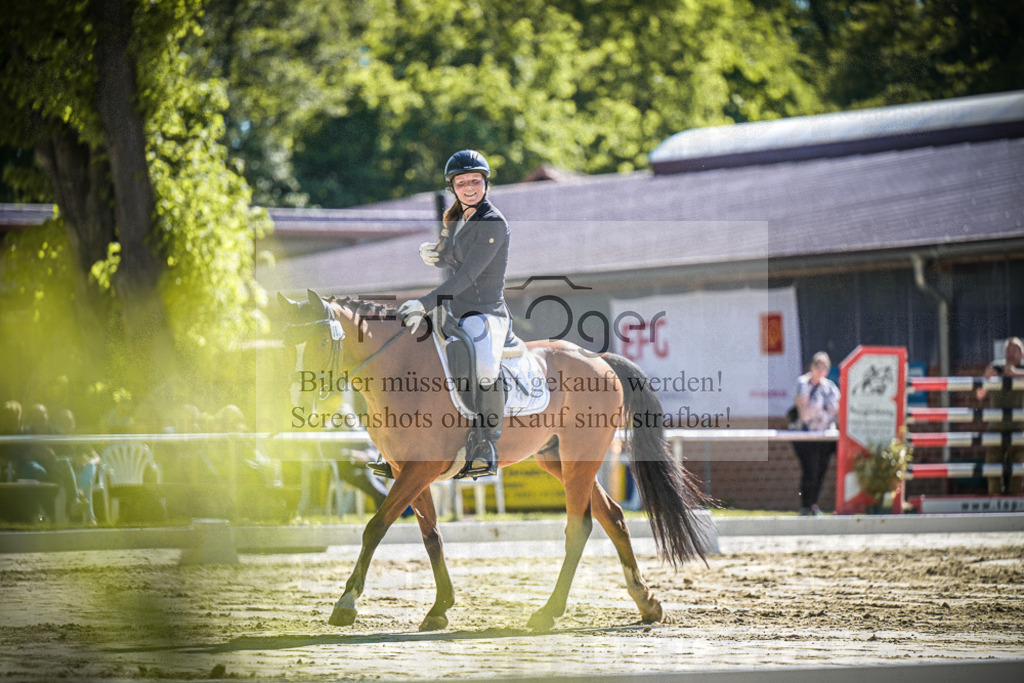 DOS_2576 | Entdecke hochwertige Reitturnierfotos von Foto Oger. Professionell, emotional und authentisch – jetzt Lieblingsmomente im Shop bestellen.Deutschlandweite Turnierfotografie. - Realisiert mit Pictrs.com