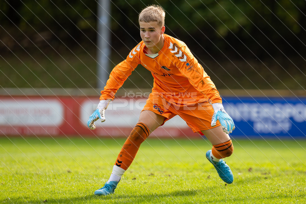 20250920_Picselweb-Fotografie_1R3_1566 | JFV D/A &amp; Stade - VfB Oldenburg0:1 VfB no70:2 VfB no70:3 VfB JFV Eigentor0:4 VfB no70:5 VfB no71:5 JFV no3 Jaric Jimenez-Voss2:5 JFV no9 Janko Sylvester3:5 JFV no16 Damian Elias Mihro Burekovic - Realisiert mit Pictrs.com