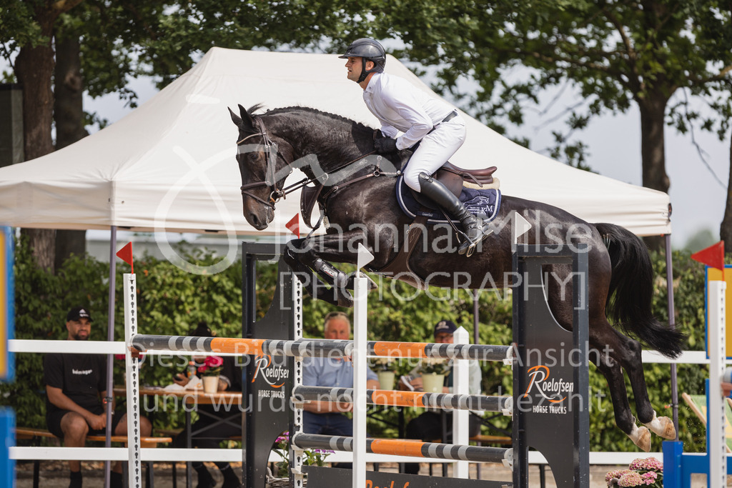 230616_Lemwerder_Springpf-M-713 | Deine schönsten Turniermomente als professionelle Fotos! Entdecke hochwertige Pferdesport-Fotografie im Online-Shop. Jetzt Fotos finden & bestellen!