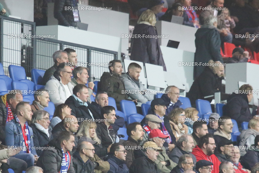 15.11.2025 KFC Uerdingen - SPVG Schonnebeck | Krefeld, Deutschland, 15.11.2025: Rene Lewejohann, ehemaliger Trainer des KFC Uerdingen) auf der Tribüne während des Oberliga Niederrhein Spiels zwischen KFC Uerdingen  - Spvg Essen Schonnebeck am 15.11. 2025 im Krefelder Grotenburg - Stadion in Krefeld, Deutschland. (Foto Ralph Görtz / Brauer-Fotoagentur)
