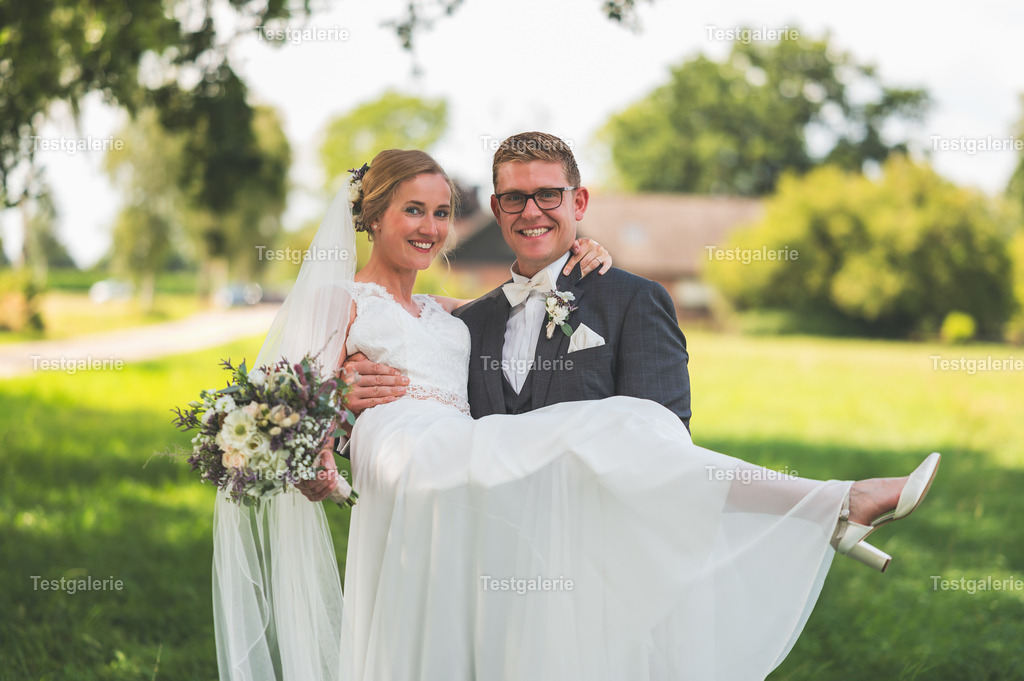 Hochzeit Kristin und Thilo 121 von 560 | Professionelle Auftragsfotografie im Raum Celle & Umgebung. Hochzeiten, Geburtstage, Taufen Veranstaltungen, Websitefotos & mehr. Terminvereinbarungen unter +49 (0)1608554479