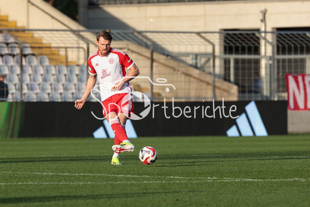 FC Bayern Amateure - TSV Aubstadt | am BAll Steve BREITKRUEZ (FCB #26) / Freisteller / Einzelfoto