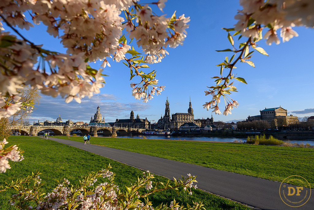 -0-9530 | Geschenke, Wandbilder und Accessoires mit Motiven aus Dresden und anderen schönen Orten zur Verschönerung Deines zu Hauses und zum verschenken gewünscht? Wähle Deine Lieblingsbild auf dem Produkt Deiner Wahl. 