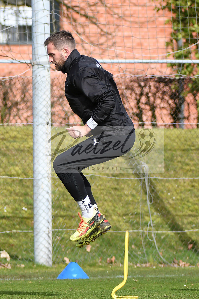 20200229_TRAOSN_0043 | Fussball, Herren: Marc Heider (VfL Osnabrueck) in Aktion waehrend der Trainingseinheit des VfL Osnabrueck im Sportpark Illoshoehe am 29.02.2020 in Osnabrueck, Deutschland. - Realisiert mit Pictrs.com
