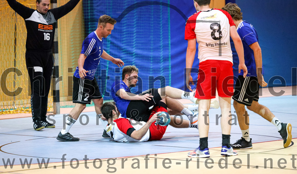2022-10-08_087_SpVgg_Altenerding_gegen_ASV_Dachau | Erding, Deutschland, 08.10.2022:
Handball, Bezirksoberliga Männer 2022 / 2023, 4. Spieltag, SpVgg Altenerding gegen ASV Dachau, Endergebnis: 23:23

Maximilian Hauß (ASV Dachau, #2), Simon Dybilasz (SpVgg Altenerding, #7), Quirin Huber (SpVgg Altenerding, #8)

Foto: Christian Riedel / fotografie-riedel.net