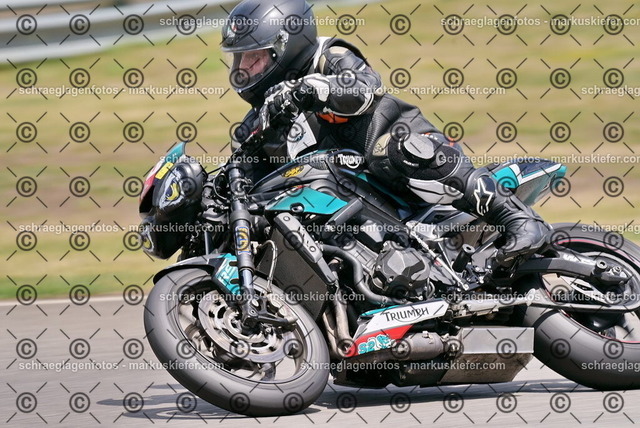 26bt05-1412 | markuskiefer.com - Realisiert mit Pictrs.com