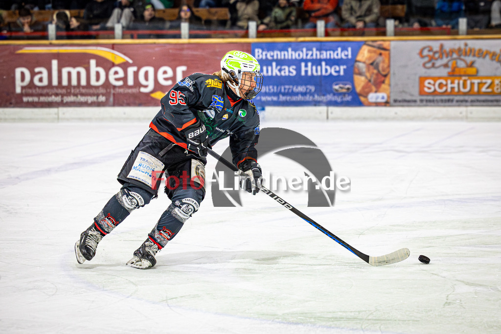Peißenberg MINERS gegen ESV Burgau 2000 | Eishockey Bayernliga 2025/26 Vorrunde 21. Spieltag, Peißenberg MINERS gegen ESV Burgau 2000, 20251226,Moritz BIRKNER (MINERS 95) in Aktion, Freisteller,2025-12-26 in Peißenberg (flatbuy Arena Peißenberg), Moritz BIRKNER (MINERS 95)Copyright: WolfgangxLindner www.foto-lindner.de