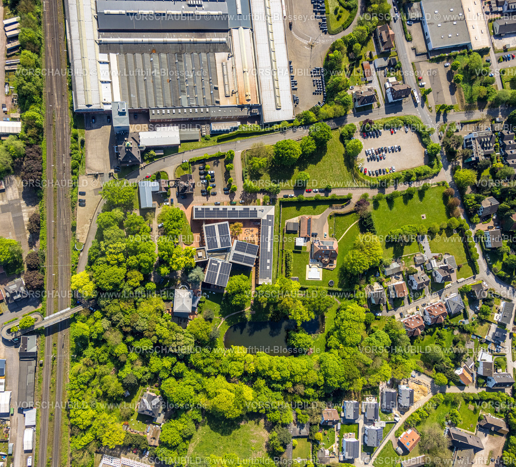 Hagen240504440 | Luftbild, Arcadeon Hotel Gastronomie mit Solardach, Tagungshotel der Wissenschaft und Weiterbildung, Senkrechtaufnahme, Lennetal, Hagen, Ruhrgebiet, Nordrhein-Westfalen, Deutschland