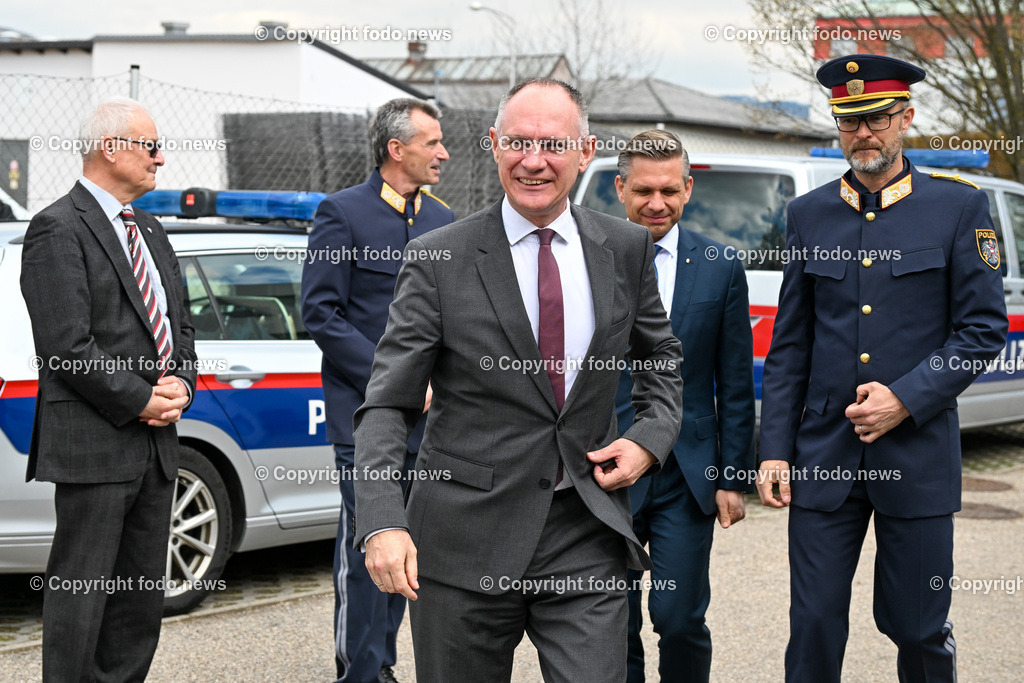 Polizei_ Ehrung verdienter Beamten_ 21.03.2023-6 | 21.03.2023, Petzoldstrasse, AUT, Polizei Stuetzpunkt SIG, Ehrung verdienter Beamte, im Bild Anton Konrad Riedl (Diakon der Polizei), Alois Lissl (Stv. Landespolizeidirektor Ooe), BM Gerhard Karner (VP, Inneres), LR Wolfgang Hattmannsdorfer (VP), Andreas Pilsl (Landespolizeidirektor Ooe)