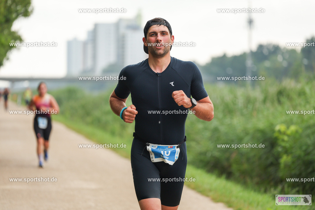 LUR_1841 | 34. M-net Erlanger Triathlon 2025 #erlangertriathlon  #mnettriathlon2025 #mnettriathlon #team #olympischedistanz #mitteldistanz #triathlon #maindonaukanal  #erlangertriathlon2025 #yourpictrs #tv1848 #tv1848erlangen  #triathlonbayern #sportinerlangen #demsportverbunden #sportshot_your_pictrs Copyright: www.sportshot.de
