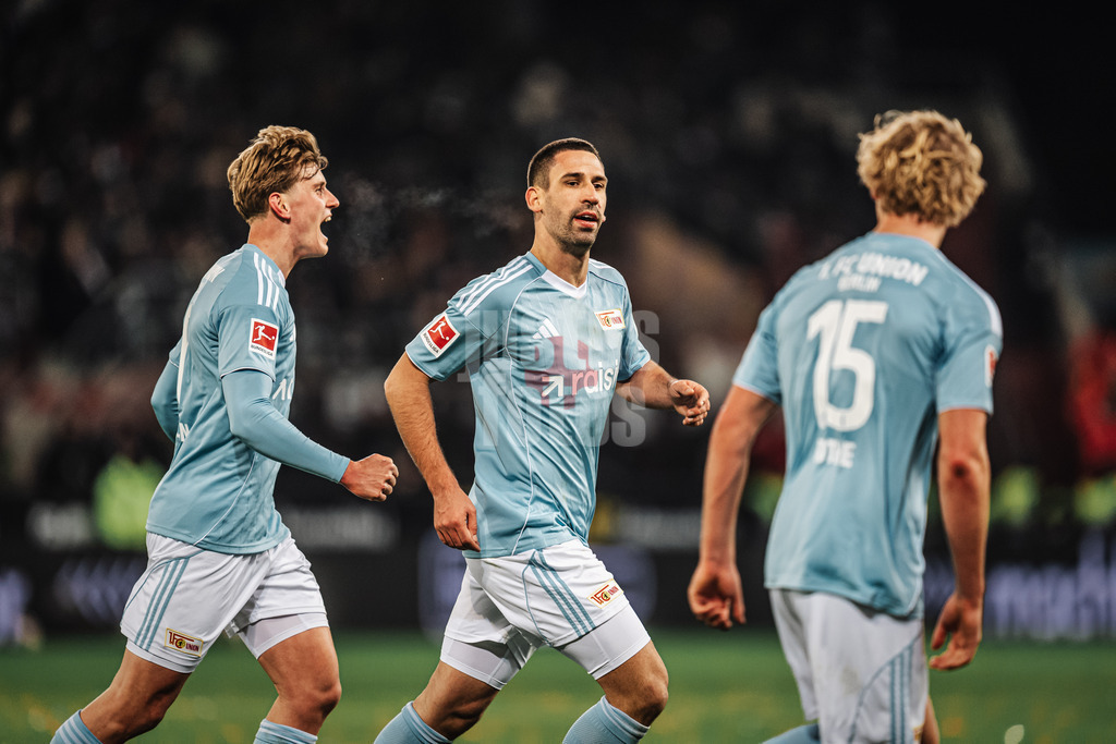 Fußball | Männer | Saison 2025/2026  | Fußball-Bundesliga | 11. Spieltag | FC St. Pauli vs. 1. FC Union Berlin | 23.11.2025 | Torjubel v.l. Aljoscha Kemlein (#6, 1. FC Union Berlin) Torschütze Rani Khedira (#8, 1. FC Union Berlin) und Tom Rothe (#15, 1. FC Union Berlin)