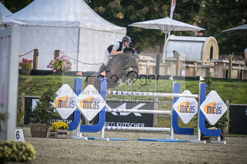 DOS_3820 | Entdecke hochwertige Reitturnierfotos von Foto Oger. Professionell, emotional und authentisch – jetzt Lieblingsmomente im Shop bestellen.Deutschlandweite Turnierfotografie. - Realisiert mit Pictrs.com